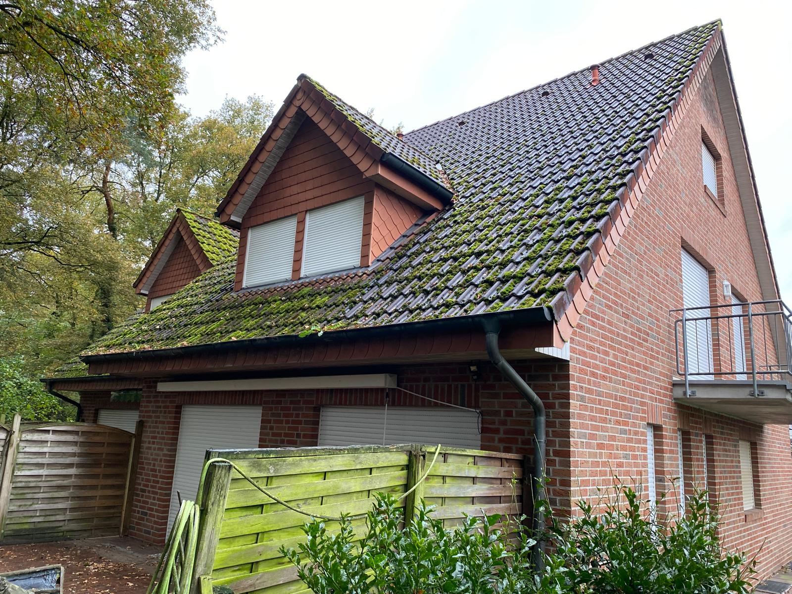 Dach in Recke vor der Reinigung